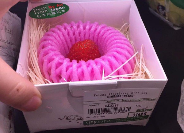 這種草莓150元一顆，一定很好吃……吧？