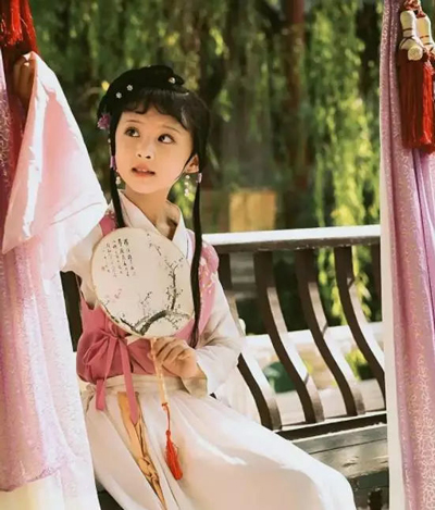 小戲骨版《紅樓夢(mèng)》演技炸裂，眼角眉梢都是戲，哪個(gè)萌娃最得你心？
