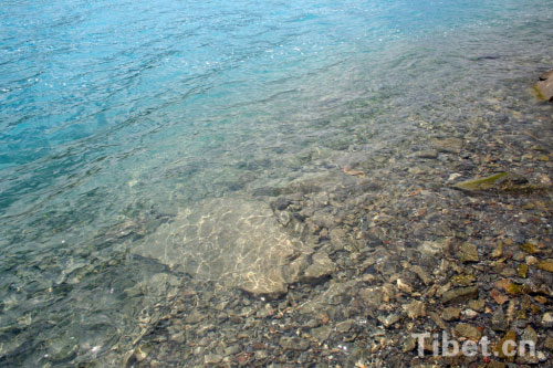 Yamzhog Yumco: jade-like lake in Tibet